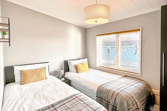 Monterey Lodge - Florence Springs Lakeside Lodges, St Florence, Tenby