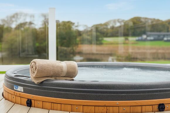 The Wellness Lodge - Florence Springs Lakeside Lodges, St Florence, Tenby