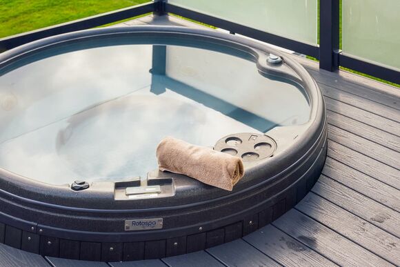 The Wellness Lodge - Florence Springs Lakeside Lodges, St Florence, Tenby
