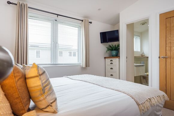 The Wellness Lodge - Florence Springs Lakeside Lodges, St Florence, Tenby
