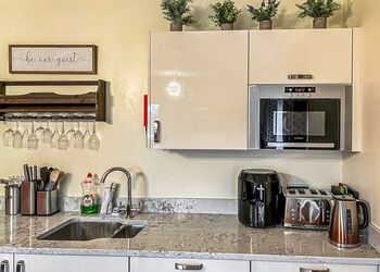 Paris - Flaxton Meadows Luxury Lodges, Flaxton