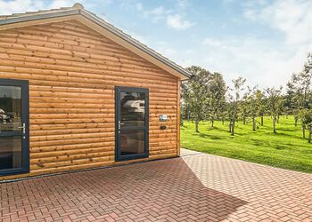 Minster - Flaxton Meadows Luxury Lodges, Flaxton