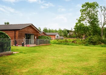 Minster - Flaxton Meadows Luxury Lodges, Flaxton
