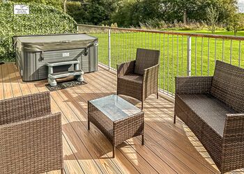 Minster - Flaxton Meadows Luxury Lodges, Flaxton