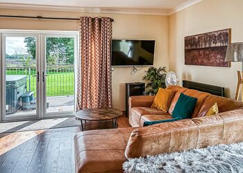 Minster - Flaxton Meadows Luxury Lodges, Flaxton