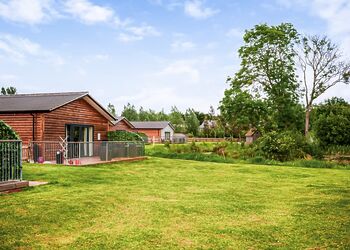 Kingfisher - Flaxton Meadows Luxury Lodges, Flaxton