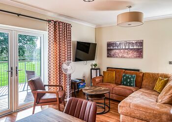 Kingfisher - Flaxton Meadows Luxury Lodges, Flaxton