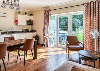 Kingfisher - Flaxton Meadows Luxury Lodges, Flaxton