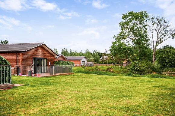 Kingfisher - Flaxton Meadows Luxury Lodges, Flaxton