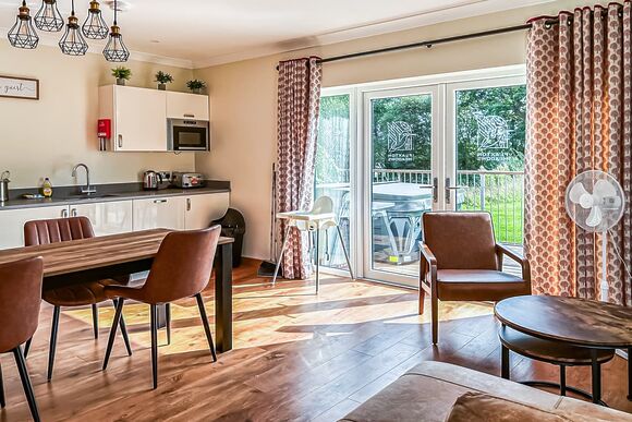 Kingfisher - Flaxton Meadows Luxury Lodges, Flaxton