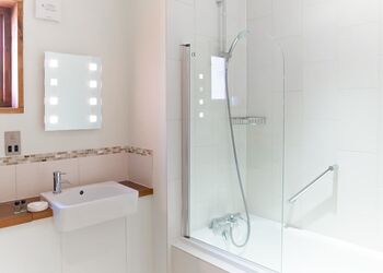 Golden Oak Treehouse (Pet) - Forest of Dean Lodges, Coleford