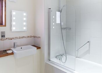 Golden Oak 4 Meadow Cabin (Pet) - Forest of Dean Lodges, Coleford