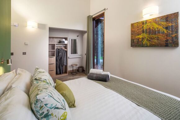 Golden Oak Treehouse (Pet) - Forest of Dean Lodges, Coleford