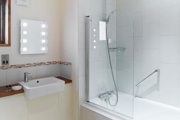 Forest of Dean Golden Oak Treehouse Meadow (Pet) - Forest of Dean Lodges, Coleford