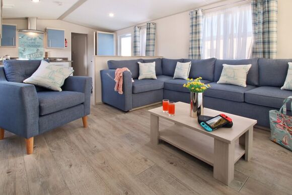 Seaside 2, Seaside 2 (Pet) - Forest Edge, St. Leonards, Ringwood