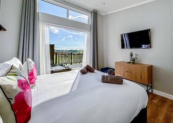 Royal Forest Pet Friendly Lodge - Forest Hills Lodges, Coleford, Forest oF Dean