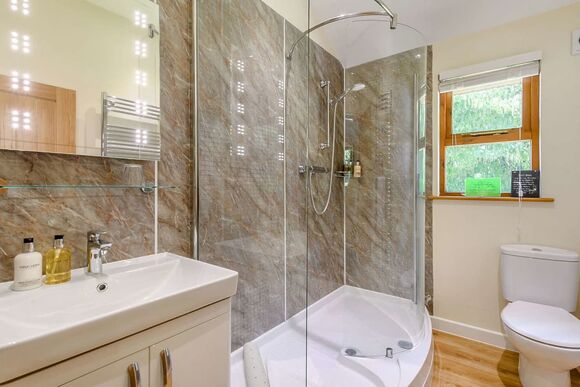 Dymock - Ford Farm Lodges, Kilcot, Newent