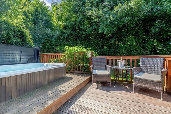 Dymock Spa - Ford Farm Lodges, Kilcot, Newent