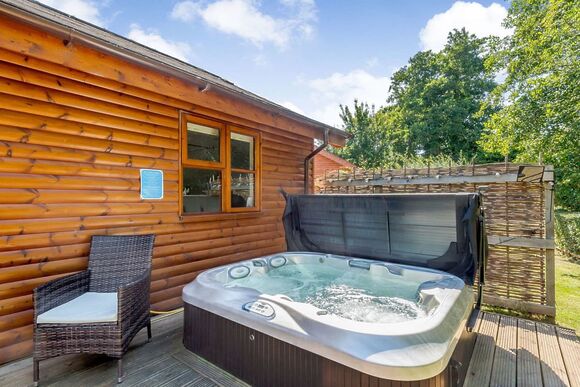 Berkeley Elite Spa - Ford Farm Lodges, Kilcot, Newent