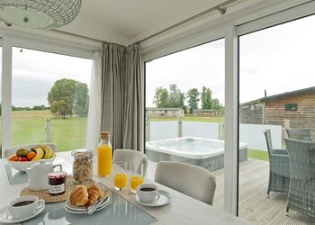 Elite Plus Spa Lodge 3 - Aspen Lodge Escape, Bury St Edmunds
