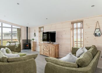Elite Plus Spa Lodge 3 (Sleeps 7) - Aspen Lodge Escape, Bury St Edmunds