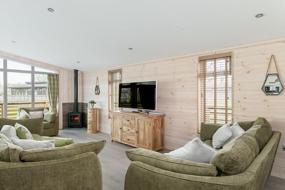 Elite Plus Spa Lodge 3 (Sleeps 7) - Aspen Lodge Escape, Bury St Edmunds