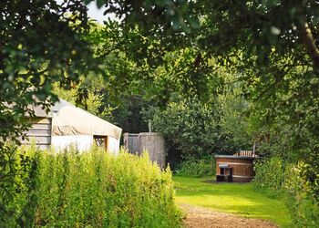 Florence Springs Yurt - Florence Springs Glamping, St Florence, Tenby
