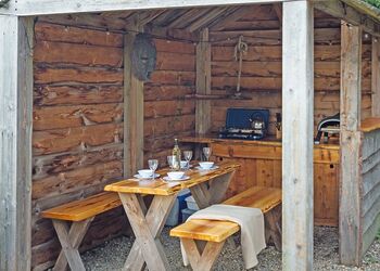 Florence Springs Yurt - Florence Springs Glamping, St Florence, Tenby