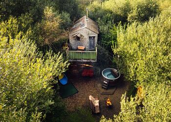 Pyatts Nest Treehouse - Florence Springs Glamping, St Florence, Tenby