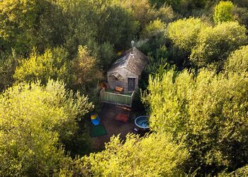 Pyatts Nest Treehouse - Florence Springs Glamping, St Florence, Tenby