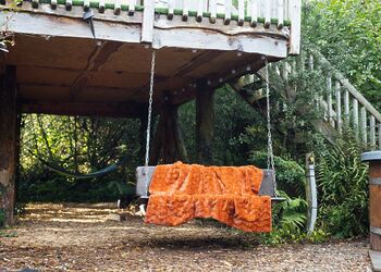 Pyatts Nest Treehouse - Florence Springs Glamping, St Florence, Tenby