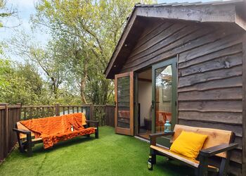 Cuckoos Nest Treehouse - Florence Springs Glamping, St Florence, Tenby