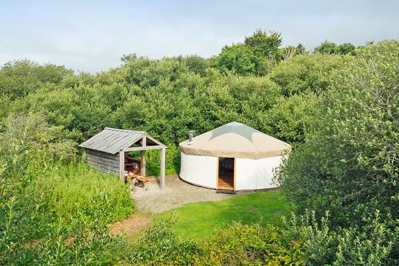 Florence Springs Yurt - Florence Springs Glamping, St Florence, Tenby