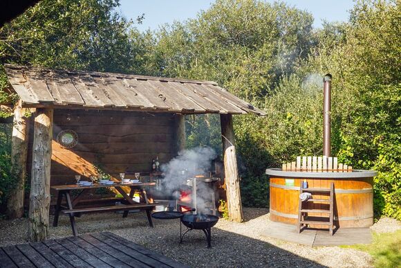 The Woodland Hideaway - Florence Springs Glamping, St Florence, Tenby