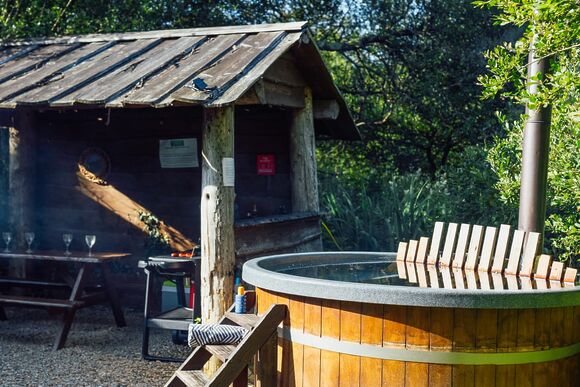 The Woodland Hideaway - Florence Springs Glamping, St Florence, Tenby