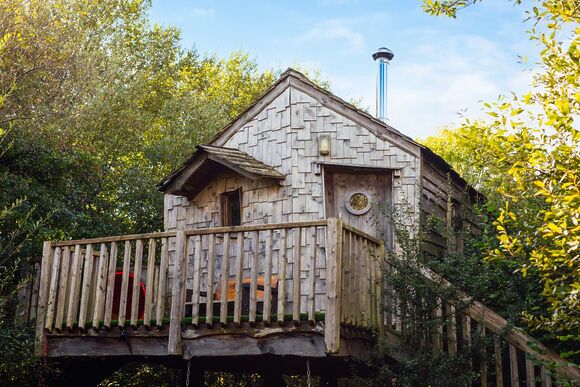 Pyatts Nest Treehouse - Florence Springs Glamping, St Florence, Tenby