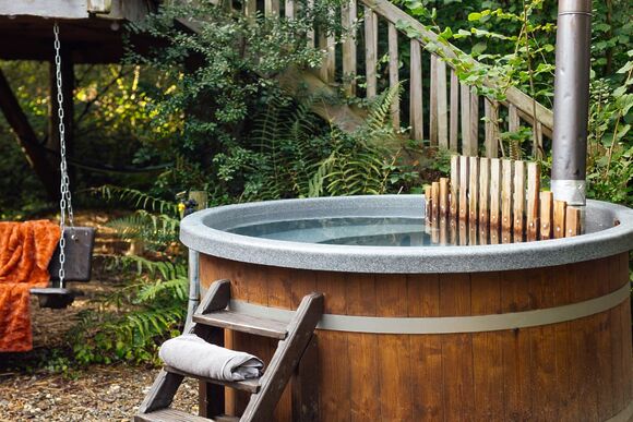 Pyatts Nest Treehouse - Florence Springs Glamping, St Florence, Tenby