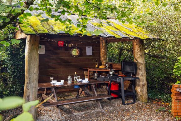 Pyatts Nest Treehouse - Florence Springs Glamping, St Florence, Tenby