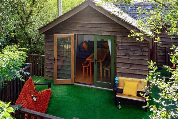 Cuckoos Nest Treehouse - Florence Springs Glamping, St Florence, Tenby