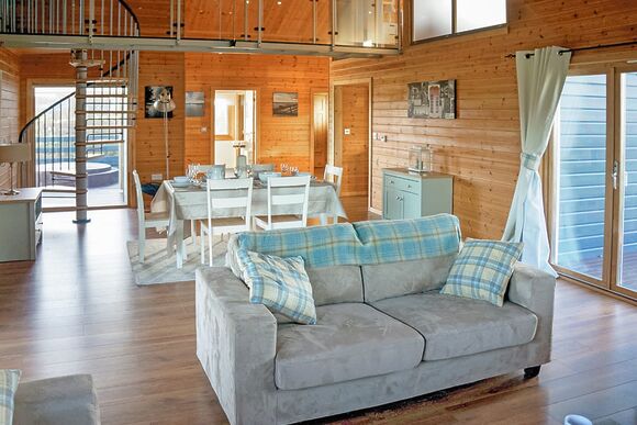 Fairway Lakes Lodges