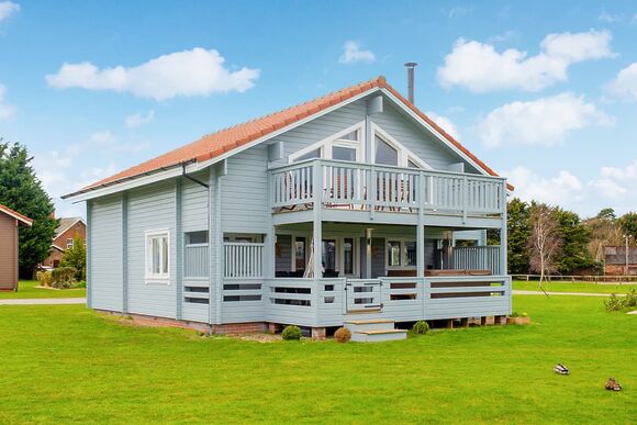 The Bluebells - Fairway Lakes Lodges, Fritton