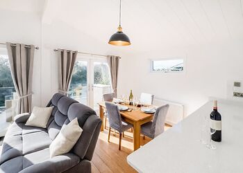 Executive Lodge with Hot Tub - Foxhunter Park, Monkton, Nr Ramsgate