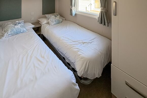 Canterbury 4 (Pet) - Foxhunter Park, Monkton, Nr Ramsgate