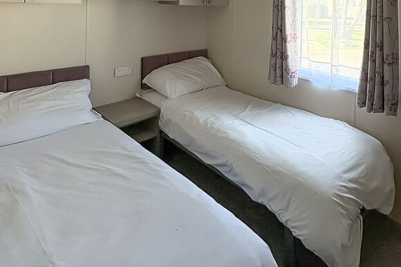 Canterbury 4 (Pet) - Foxhunter Park, Monkton, Nr Ramsgate