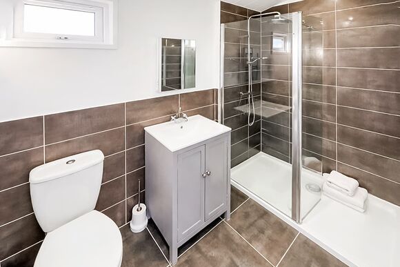 Executive Lodge with Hot Tub - Foxhunter Park, Monkton, Nr Ramsgate