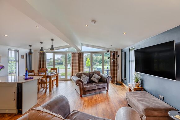 Sandringham Lodge - Gadlas Park, Ellesmere