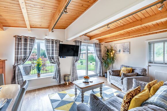 Buckingham Lodge - Gadlas Park, Ellesmere