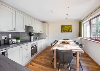 Golden Oak Treehouse - Garwnant Brecon Beacons, Merthyr Tydfil