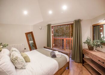 Golden Oak Treehouse - Garwnant Brecon Beacons, Merthyr Tydfil