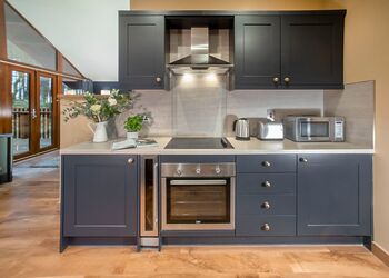 Golden Oak Hideaway Pet - Garwnant Brecon Beacons, Merthyr Tydfil